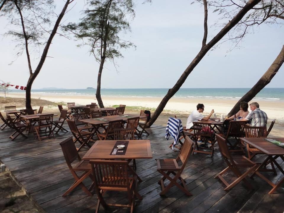 Samsuria Beach Apartment Resort Cherating Extérieur photo